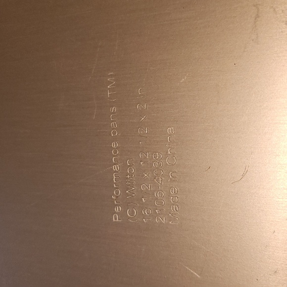 Wilton Perfect Paisley Curve-Shaped Cake Pan Set - Picture 6 of 13